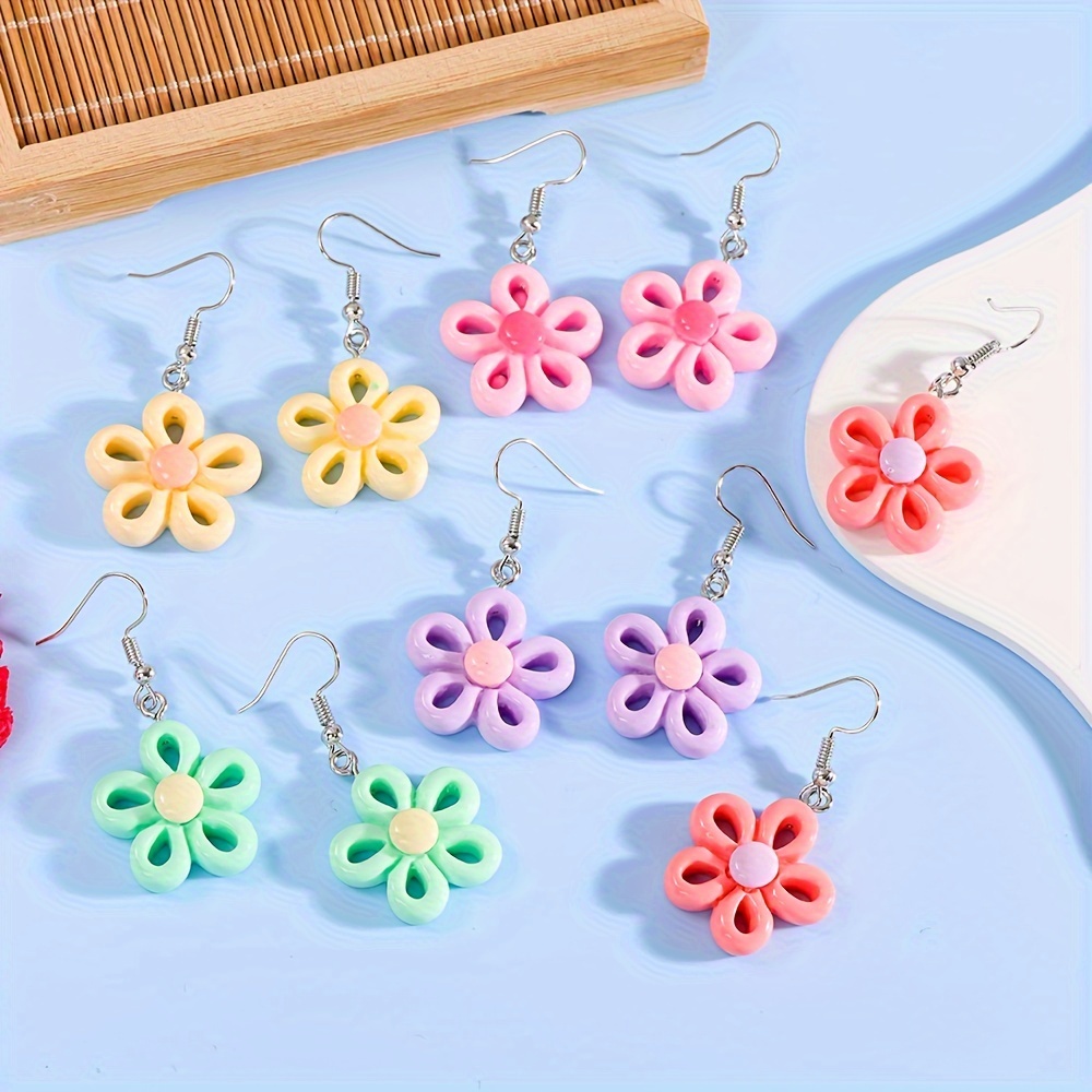 1 Pair Casual Flower Resin Drop Earrings display picture 3