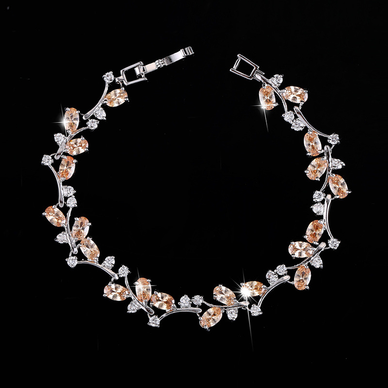 Elegant Simple Style Wreath Copper Zircon White Gold Plated Bracelets display picture 5