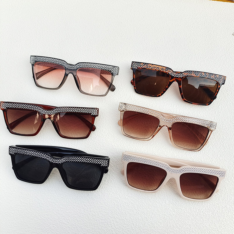 IG Style Elegant Solid Color Pc Resin Square Diamond Full Frame Women's Sunglasses display picture 7