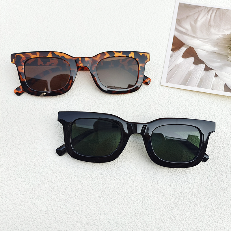 Casual Retro Solid Color Pc Resin Square Full Frame Women's Sunglasses display picture 5
