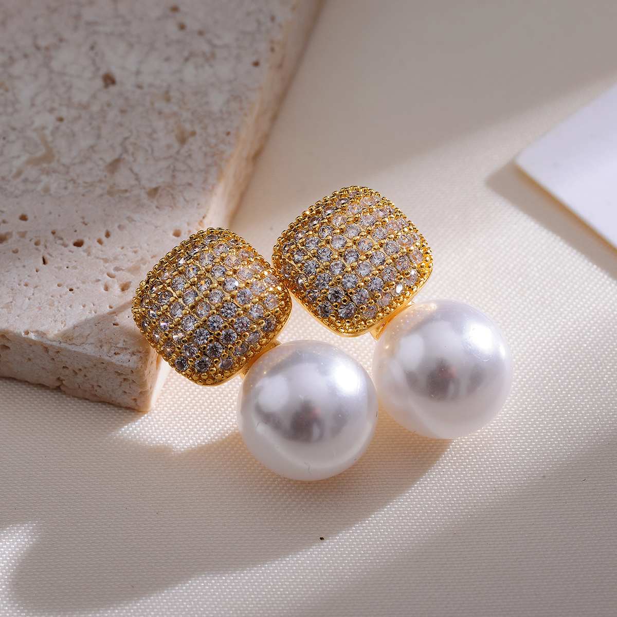 1 Pair Elegant Simple Style Geometric Copper Drop Earrings display picture 4