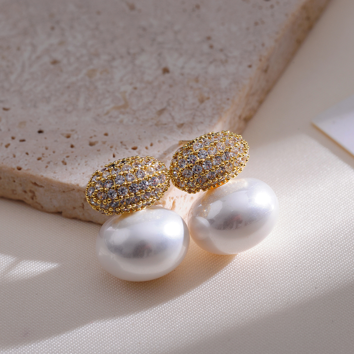 1 Pair Elegant Simple Style Geometric Copper Drop Earrings display picture 1