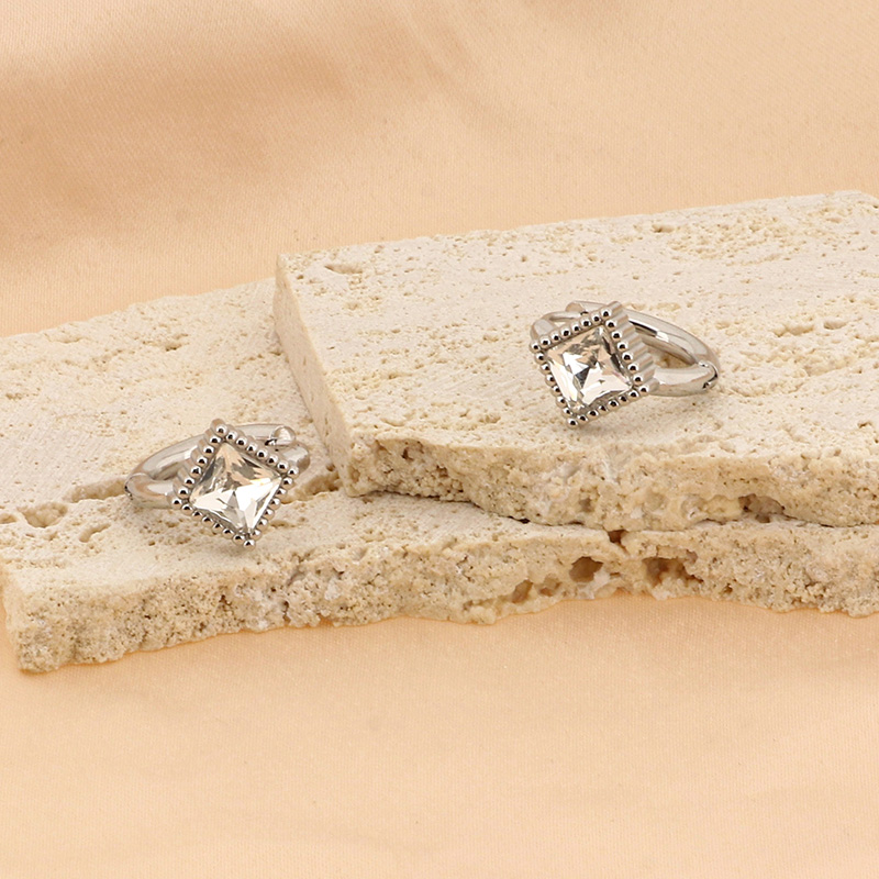 1 Par Básico Rombo Enchapado Embutido Acero Titanio Diamantes De Imitación Pendientes De Aro display picture 5