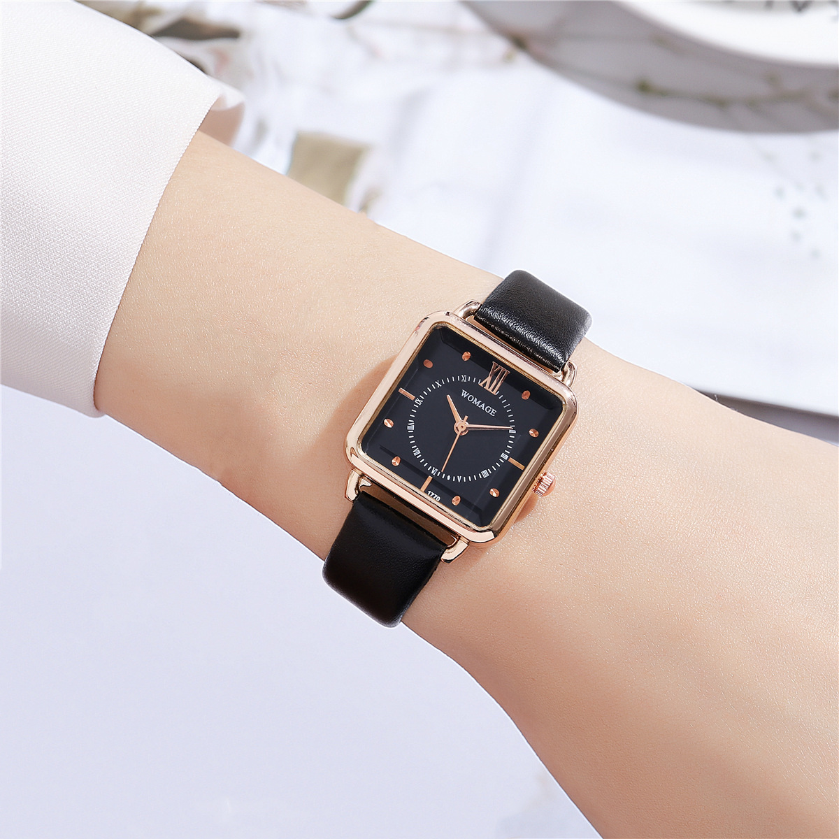Vintage Style Square Buckle Quartz Women's Watches display picture 5
