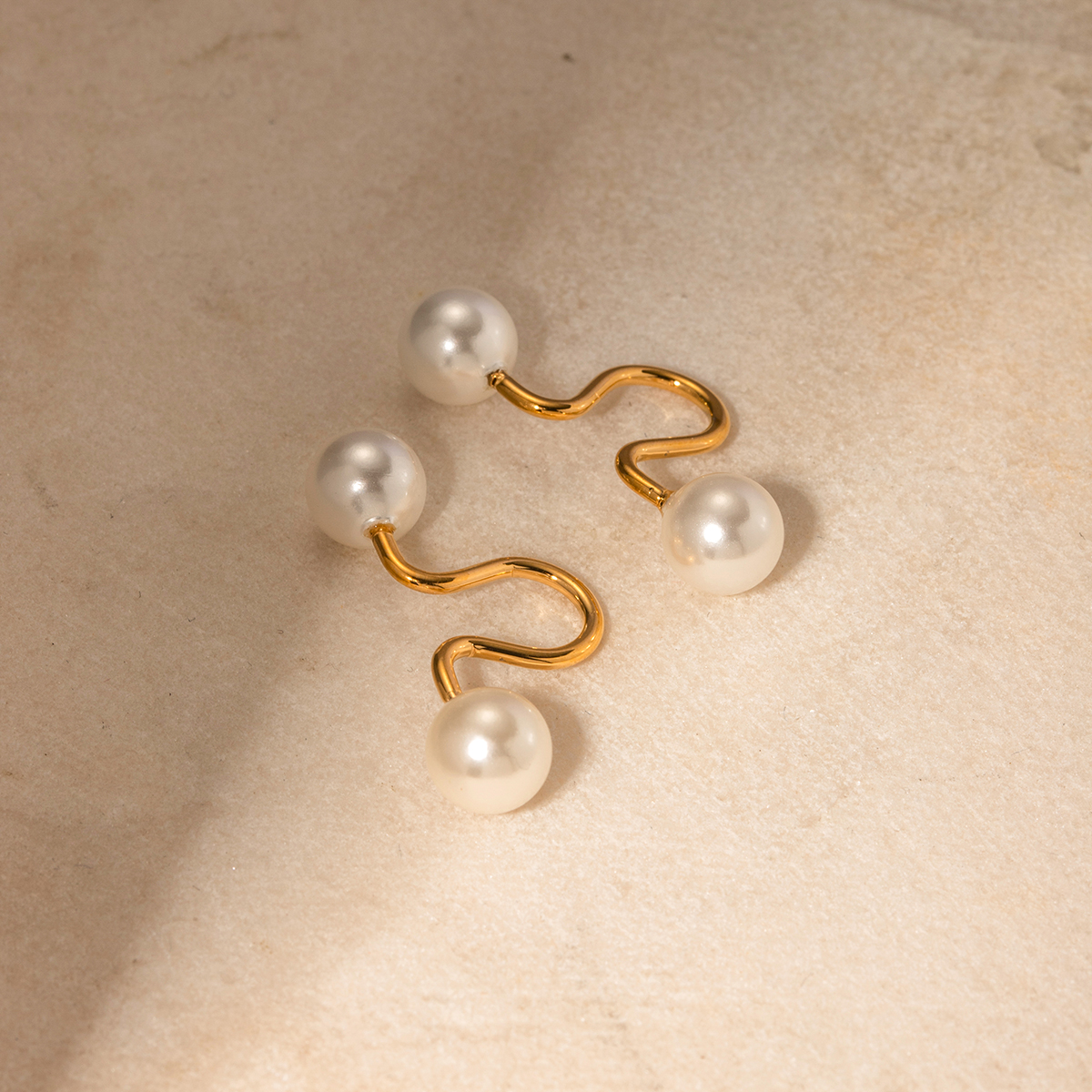 1 Pair IG Style Simple Style Geometric Inlay 316 Stainless Steel  Pearl 18K Gold Plated Ear Cuffs display picture 3
