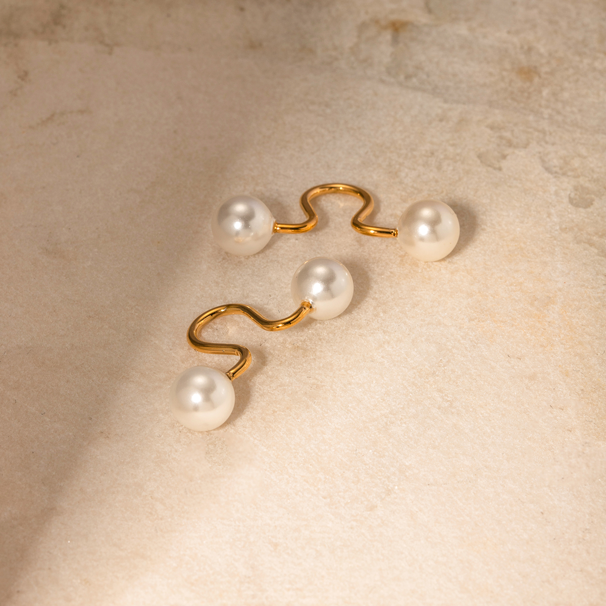 1 Pair IG Style Simple Style Geometric Inlay 316 Stainless Steel  Pearl 18K Gold Plated Ear Cuffs display picture 5