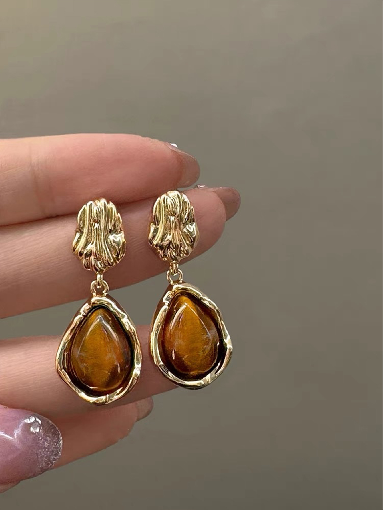 1 Pair Vintage Style Geometric Plating Inlay Alloy Resin Drop Earrings display picture 4