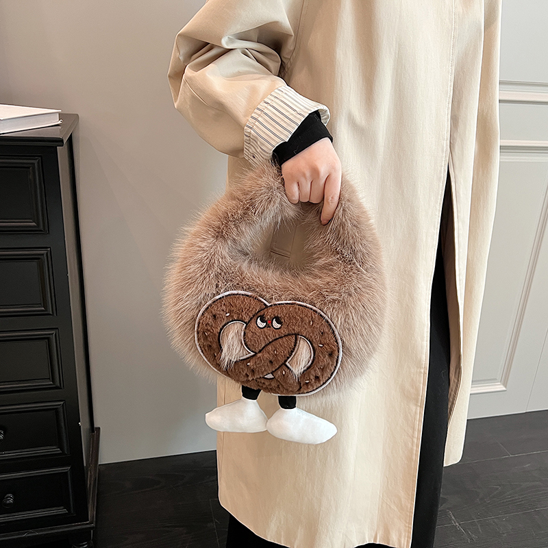 Femmes Peluche Couleur Unie Vêtement De Rue Carré Fermeture Éclair Sac Carré display picture 4