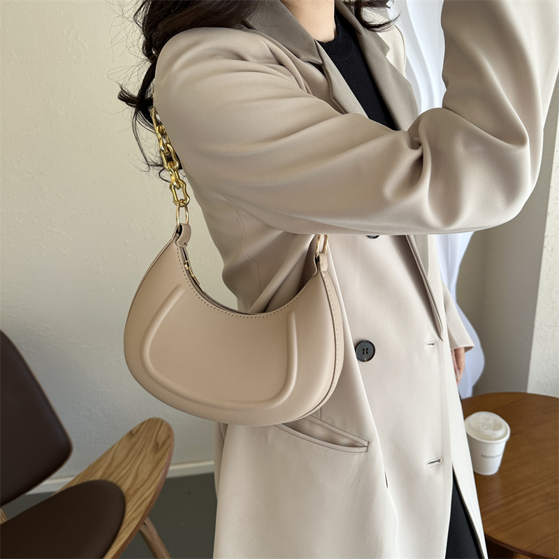 Women's Pu Leather Solid Color Vintage Style Classic Style Dumpling Shape Zipper Shoulder Bag display picture 13