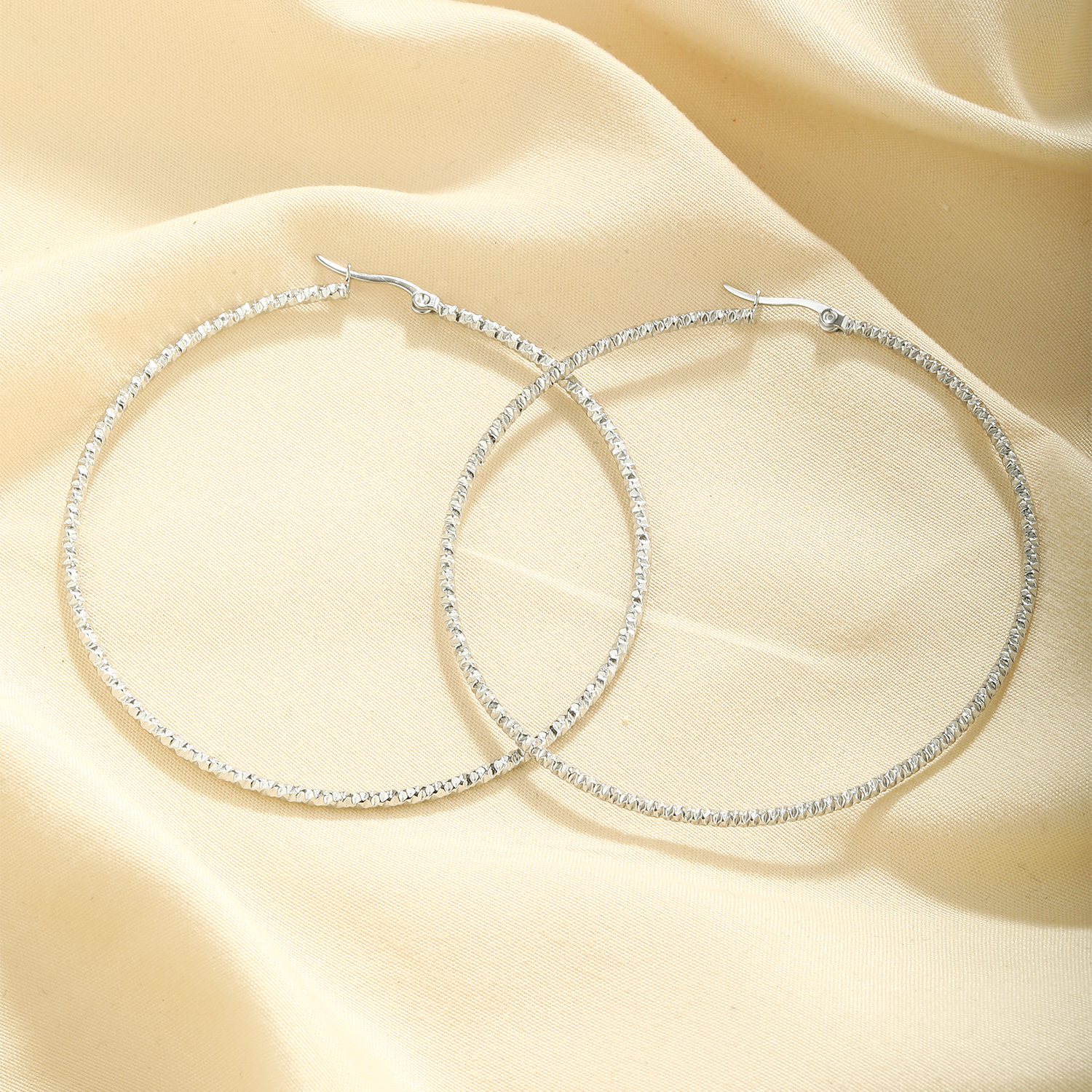 1 Pair Simple Style Classic Style Solid Color Plating Inlay Stainless Steel Artificial Diamond Hoop Earrings display picture 14