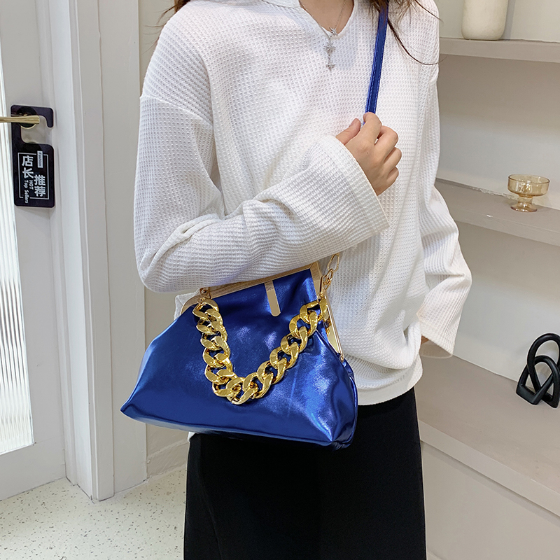 Women's Pu Leather Solid Color Preppy Style Classic Style Sewing Thread Shell Lock Clasp Shoulder Bag display picture 11