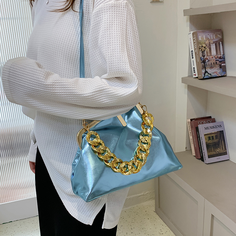 Women's Pu Leather Solid Color Preppy Style Classic Style Sewing Thread Shell Lock Clasp Shoulder Bag display picture 17