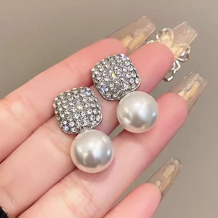1 Paire Élégant Géométrique Placage Incruster Alliage Perles Artificielles Strass Boucles D'Oreilles display picture 4
