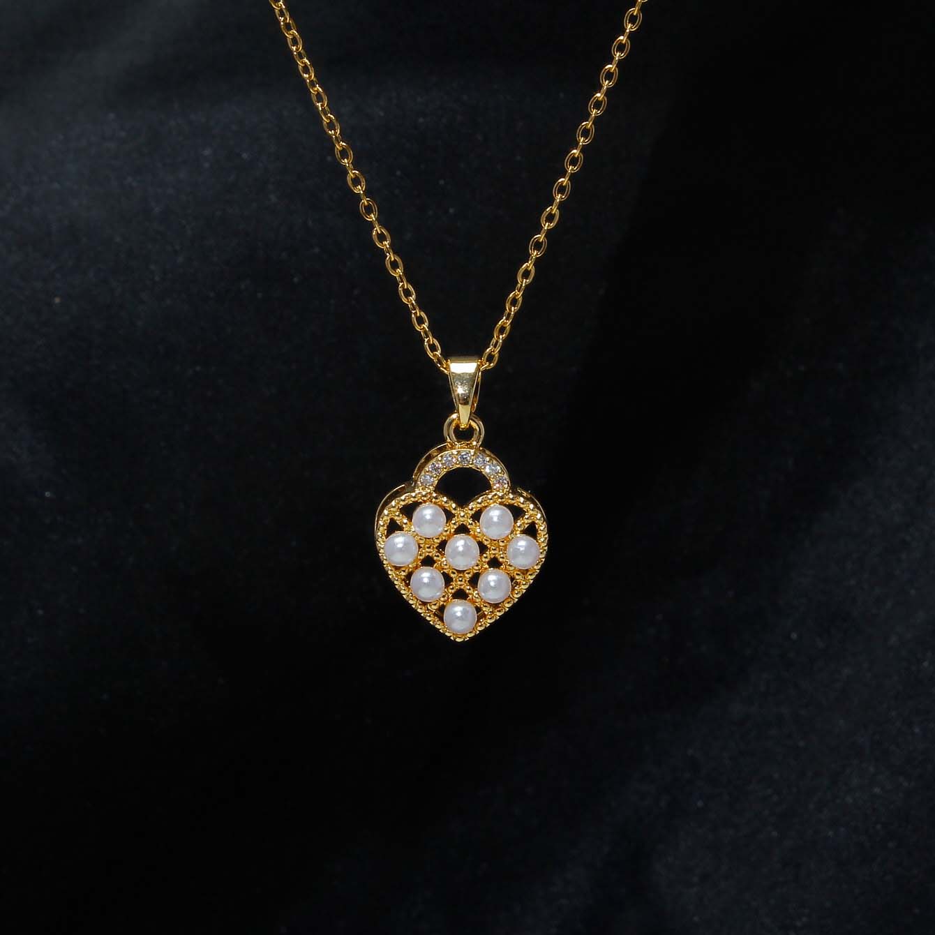 Retro Heart Shape Stainless Steel Plating Inlay Artificial Pearls 18k Gold Plated Pendant Necklace display picture 1
