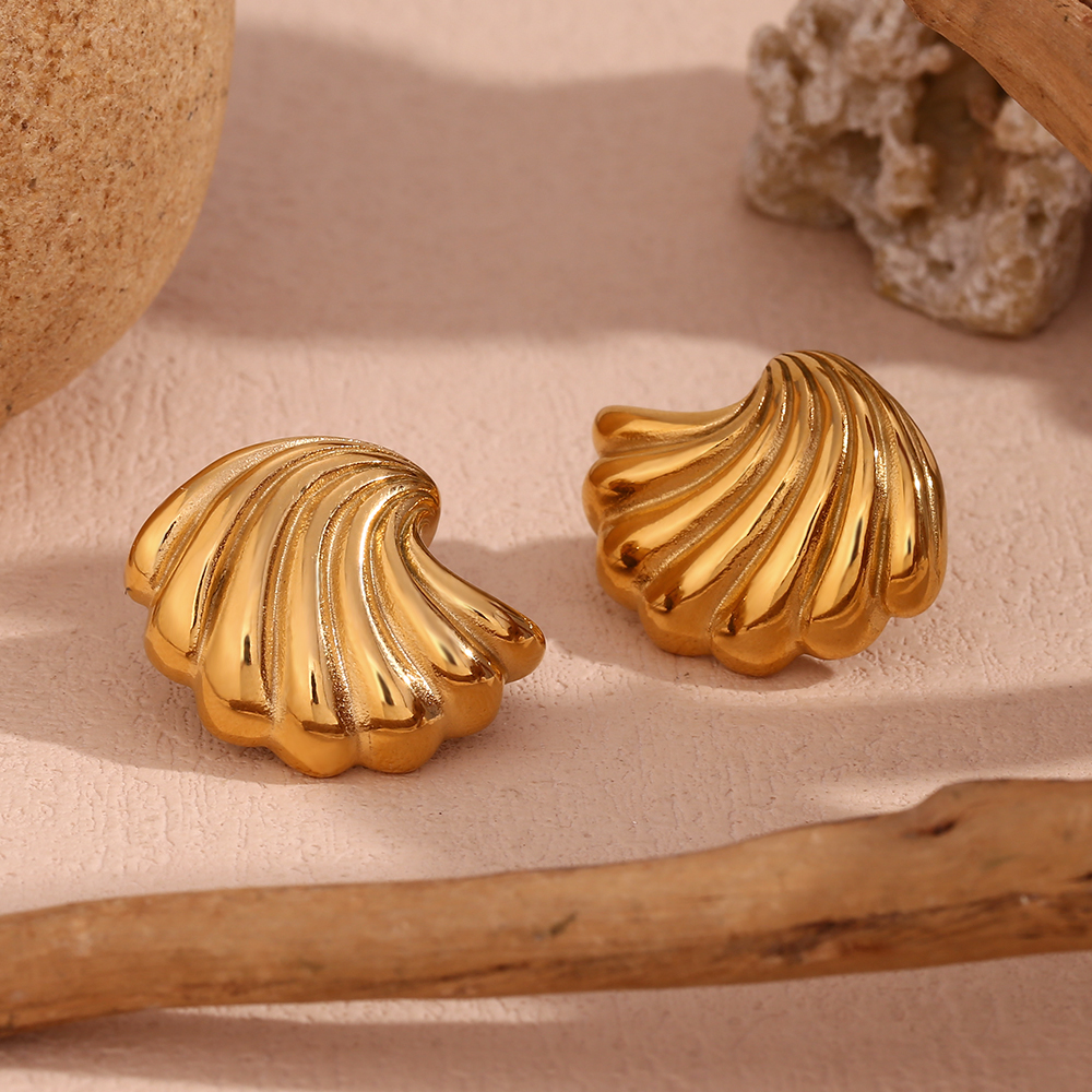 1 Pair Simple Style Shell Plating Stainless Steel 18k Gold Plated Ear Studs display picture 1