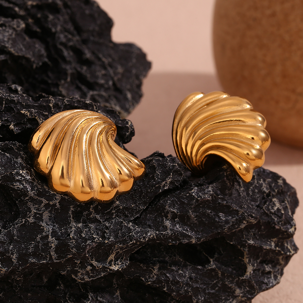 1 Pair Simple Style Shell Plating Stainless Steel 18k Gold Plated Ear Studs display picture 11