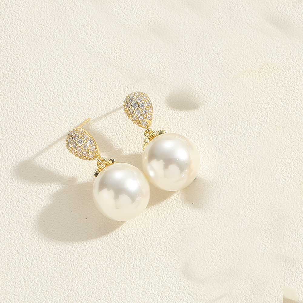 1 Pair Vintage Style Simple Style Commute Irregular Plating Inlay Artificial Pearl Copper Zircon 14k Gold Plated Drop Earrings display picture 3