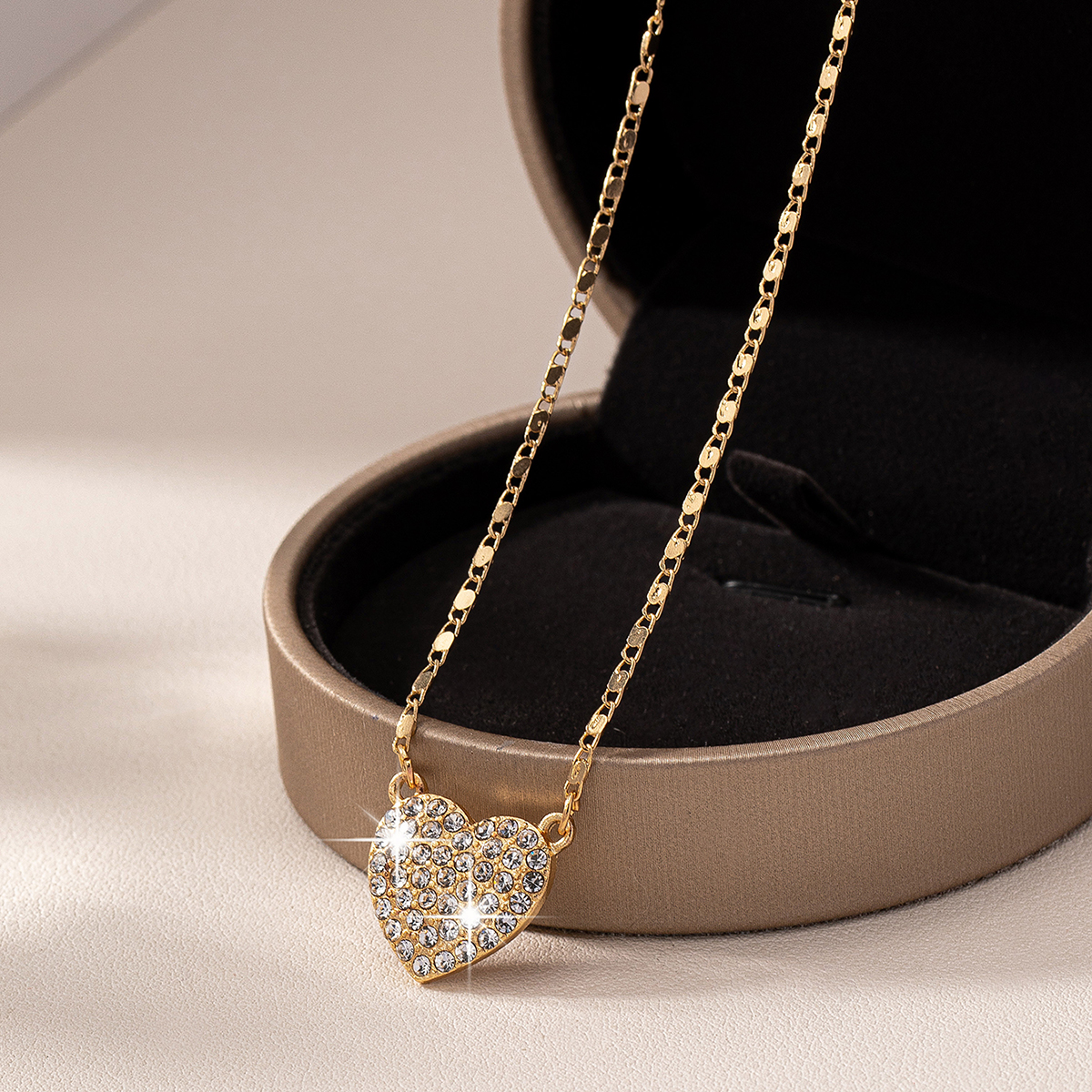 Sweet Heart Shape Alloy Inlay Artificial Diamond Women's Pendant Necklace display picture 14