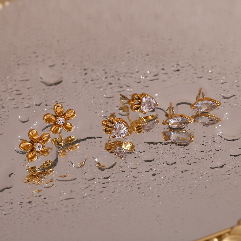 1 Pair Basic Simple Style Classic Style Flower Plating Inlay Stainless Steel Rhinestones 18k Gold Plated Ear Studs display picture 7