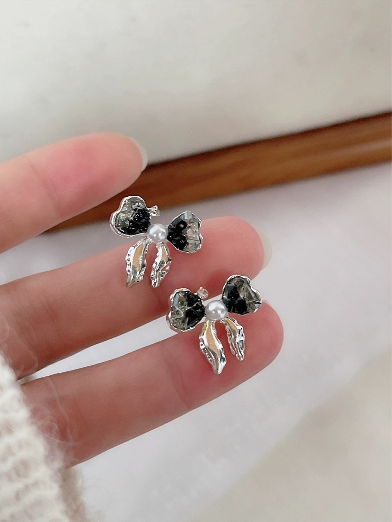 1 Pair Cute Sweet Bow Knot Inlay Alloy Zircon Ear Studs display picture 2