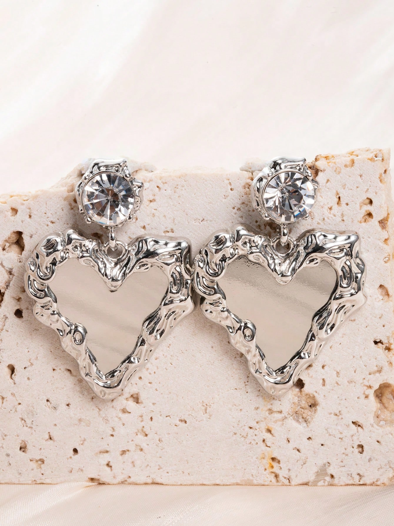 1 Pair Y2k Heart Shape Inlay Alloy Zircon Silver Plated Drop Earrings display picture 3