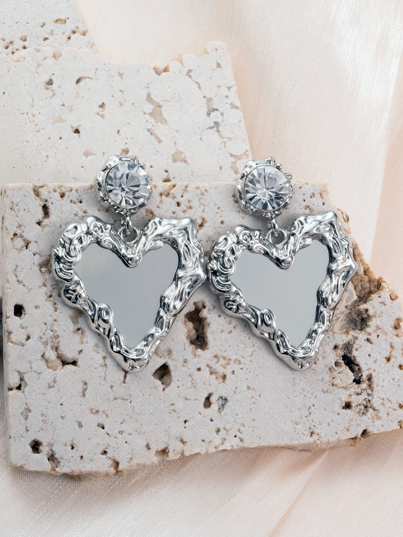 1 Pair Y2k Heart Shape Inlay Alloy Zircon Silver Plated Drop Earrings display picture 4