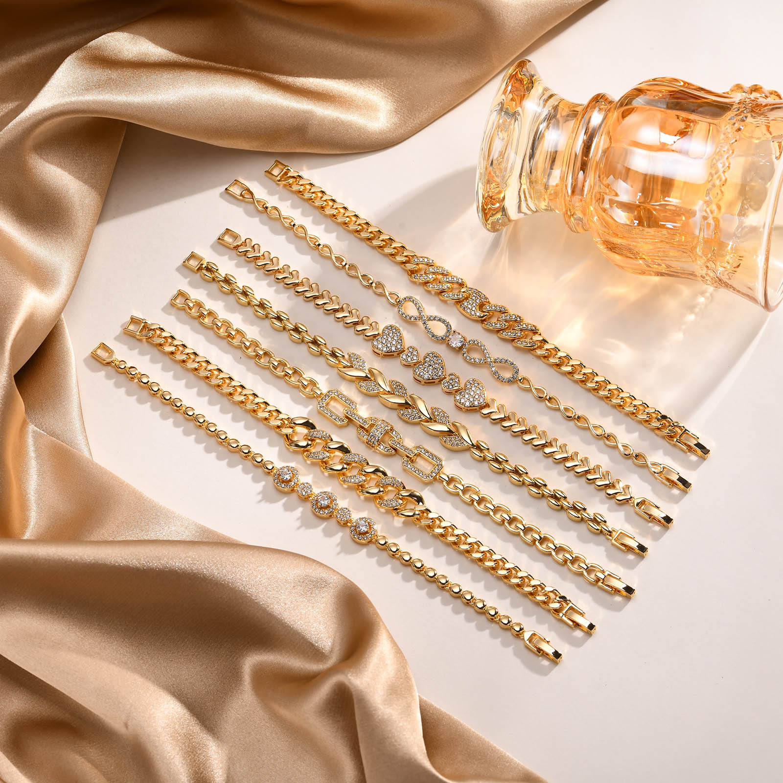Copper Elegant Shiny Patchwork Inlay Leaf Infinity Heart Shape Zircon Bracelets display picture 1