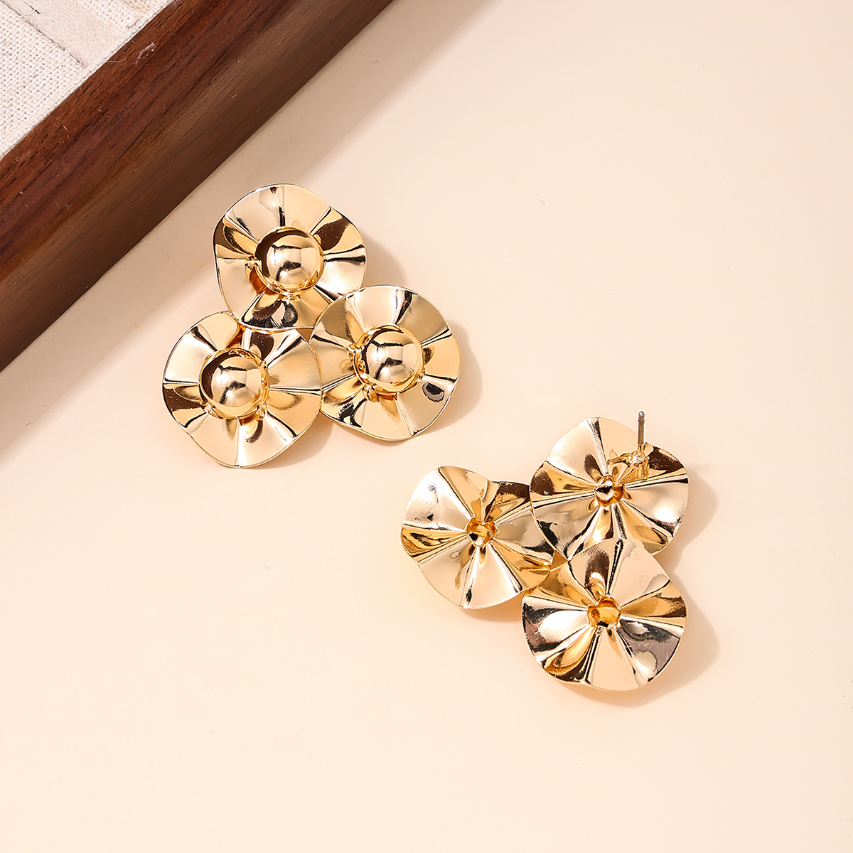 1 Pair Sweet Commute Flower Alloy Ear Studs display picture 11