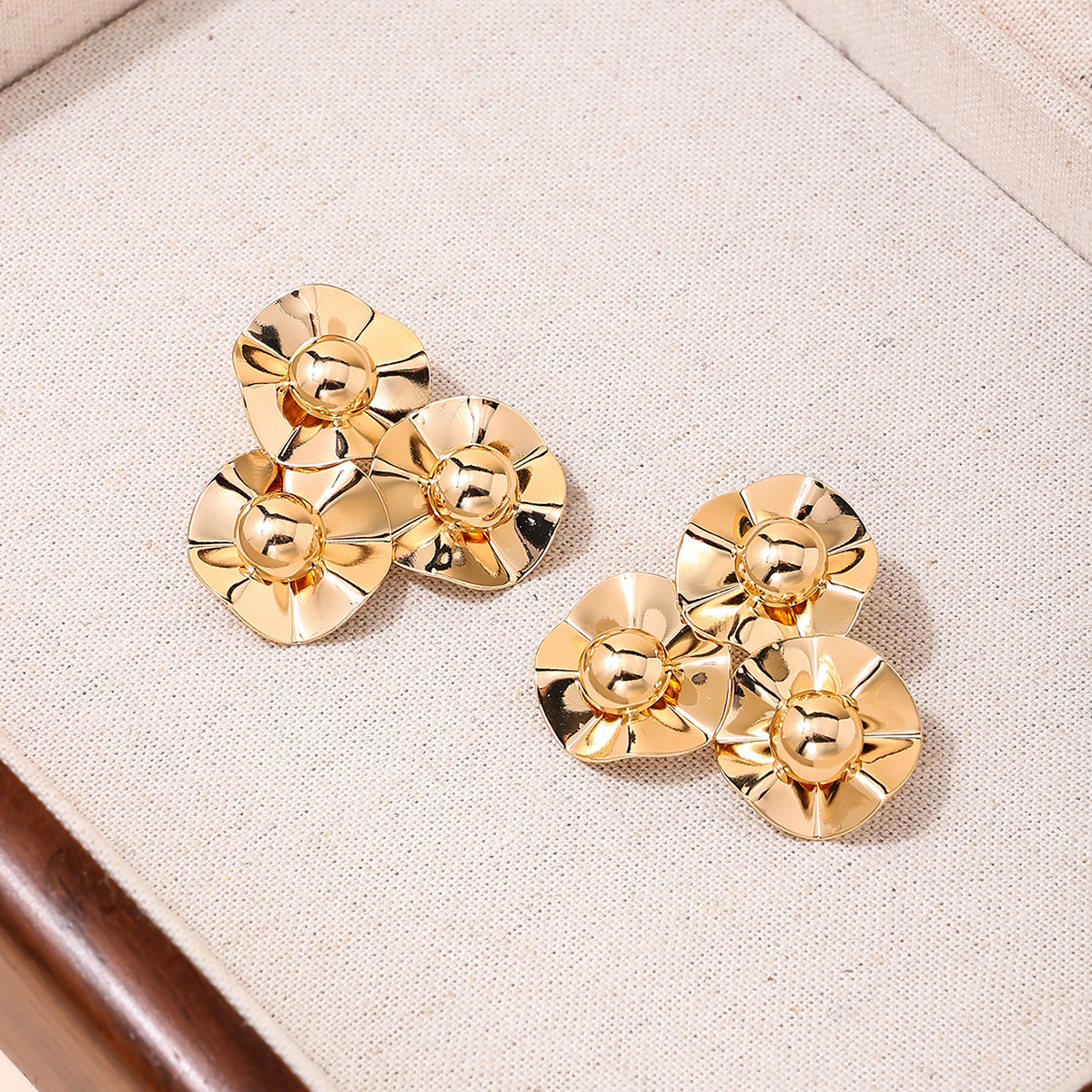 1 Pair Sweet Commute Flower Alloy Ear Studs display picture 12