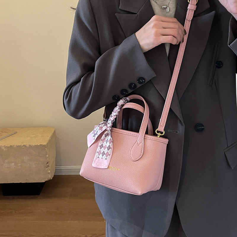 Women's Pu Solid Color Basic Sewing Thread Bucket Zipper Handbag display picture 7