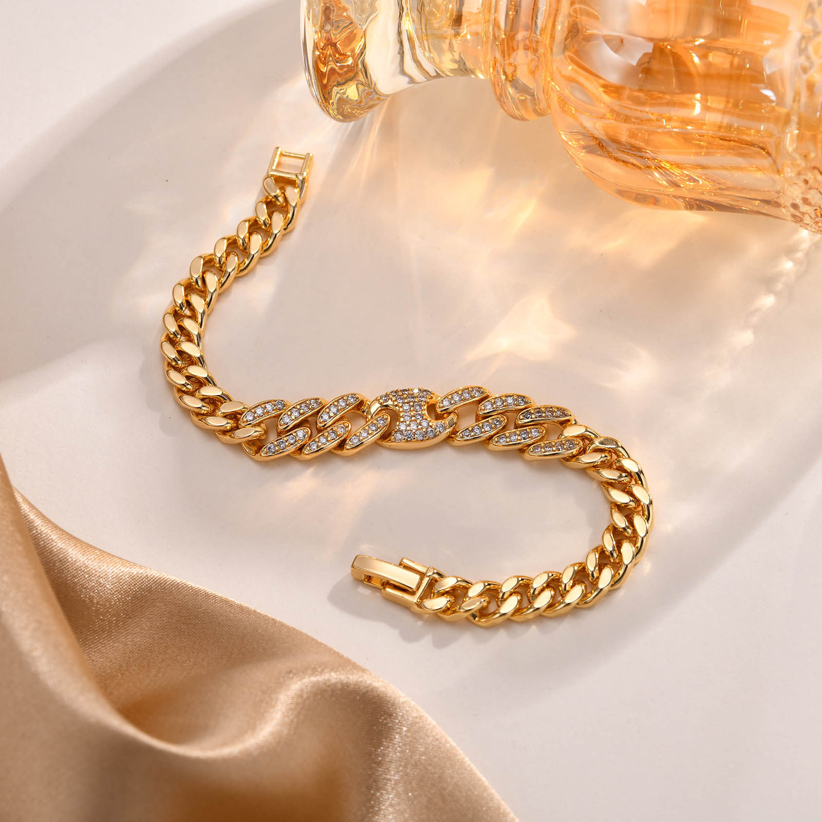 Copper Elegant Shiny Patchwork Inlay Leaf Infinity Heart Shape Zircon Bracelets display picture 2
