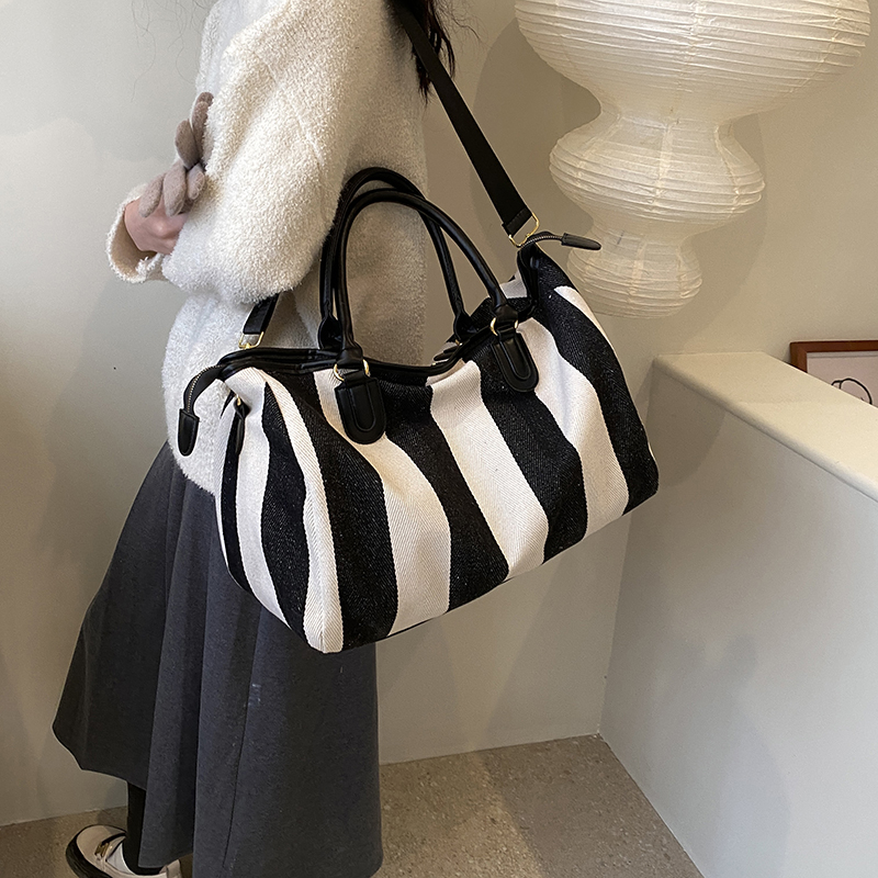 Women's Pu Canvas Stripe Classic Style Sewing Thread Square Zipper Handbag display picture 1