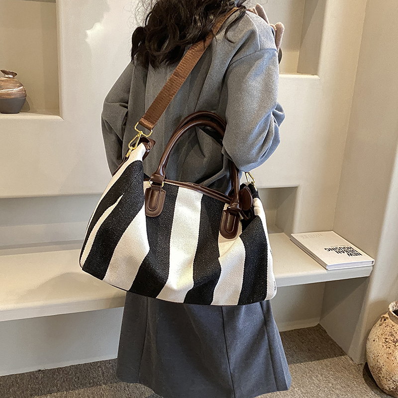 Women's Pu Canvas Stripe Classic Style Sewing Thread Square Zipper Handbag display picture 3