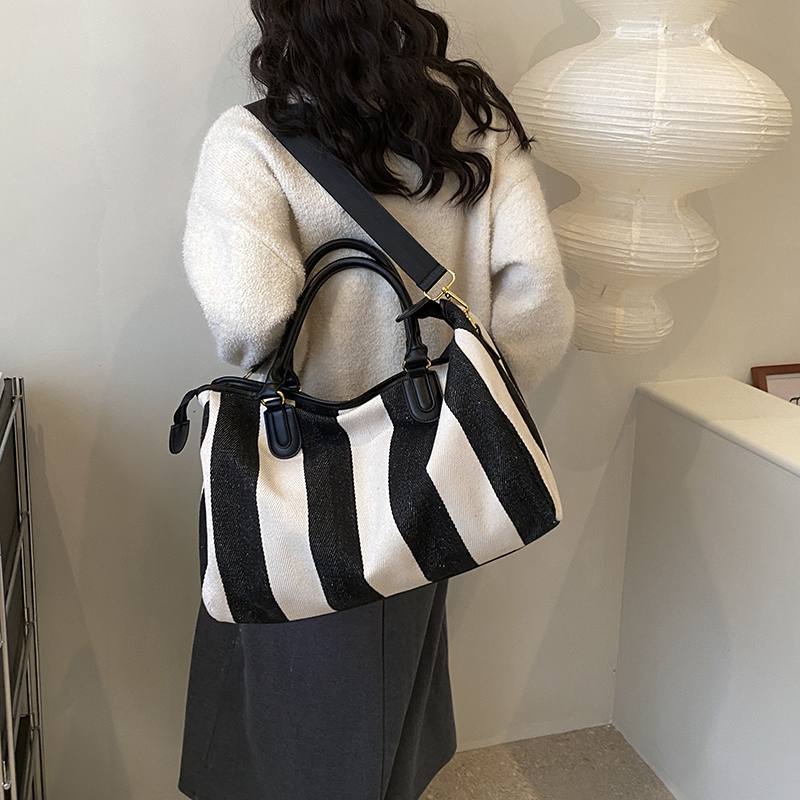 Women's Pu Canvas Stripe Classic Style Sewing Thread Square Zipper Handbag display picture 7