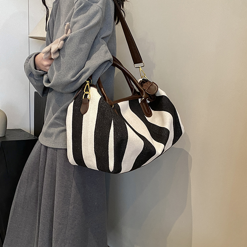 Women's Pu Canvas Stripe Classic Style Sewing Thread Square Zipper Handbag display picture 6