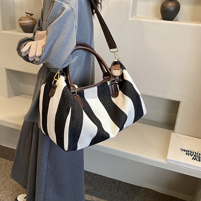 Women's Pu Canvas Stripe Classic Style Sewing Thread Square Zipper Handbag display picture 9