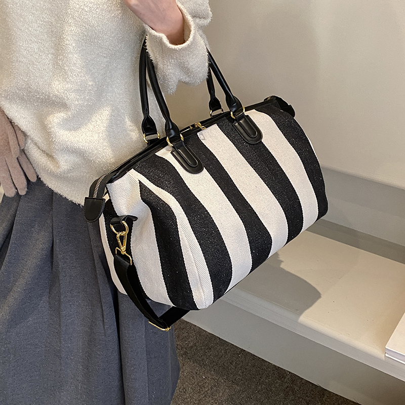 Women's Pu Canvas Stripe Classic Style Sewing Thread Square Zipper Handbag display picture 11