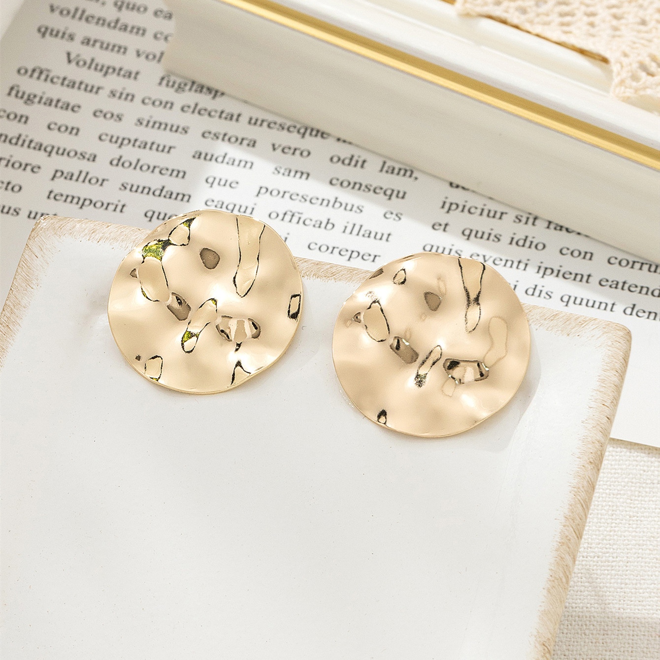 1 Pair Retro Round Plating Iron Ear Studs display picture 8