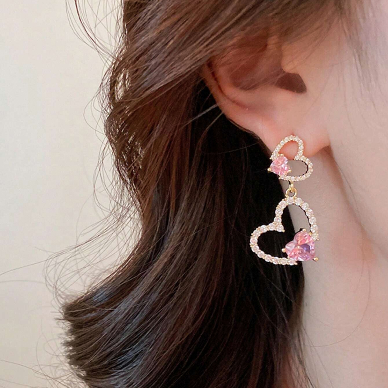 1 Pair Sweet Shiny Heart Shape Hollow Out Alloy Rhinestones Drop Earrings display picture 6