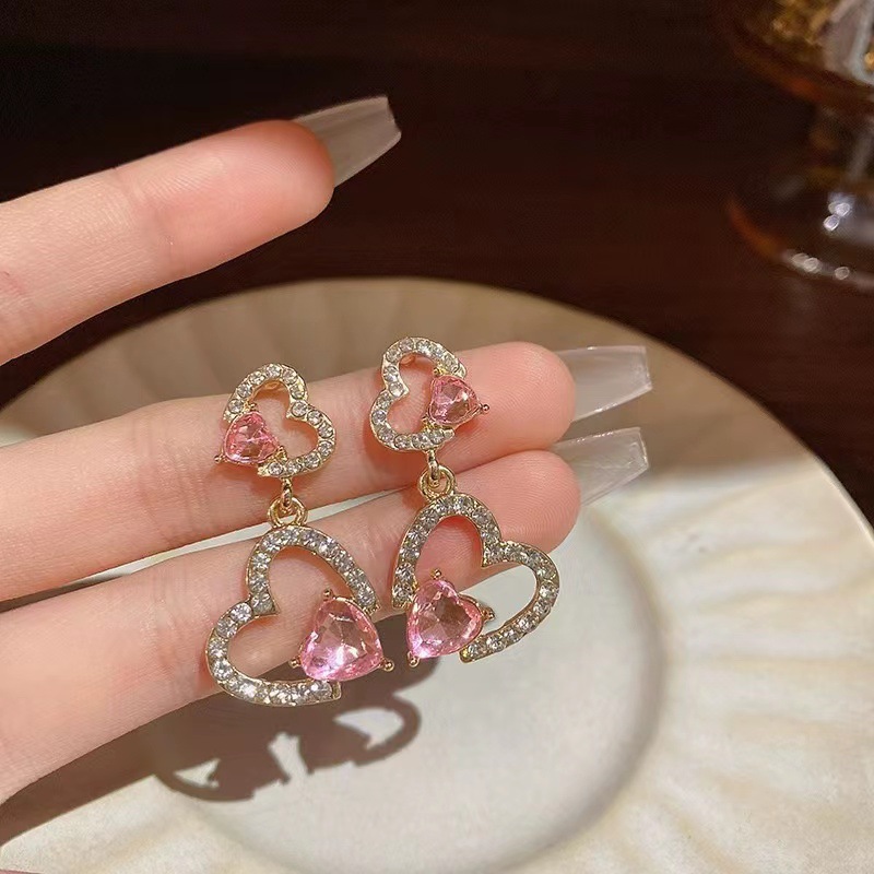 1 Pair Sweet Shiny Heart Shape Hollow Out Alloy Rhinestones Drop Earrings display picture 2