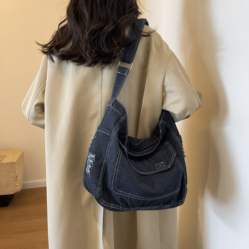 Women's Denim Solid Color Vintage Style Sewing Thread Square Zipper Crossbody Bag display picture 6