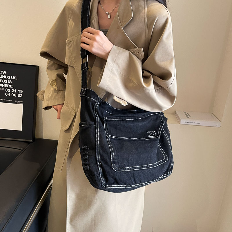 Women's Denim Solid Color Vintage Style Sewing Thread Square Zipper Crossbody Bag display picture 9