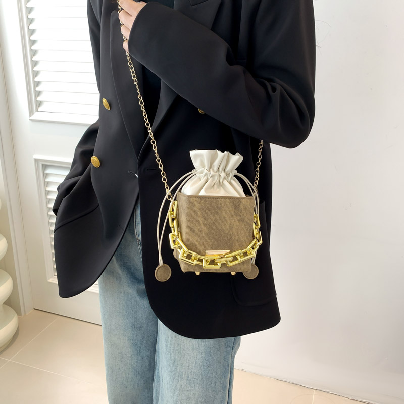 Women's Pu Leather Solid Color Vintage Style Bucket String Crossbody Bag display picture 10