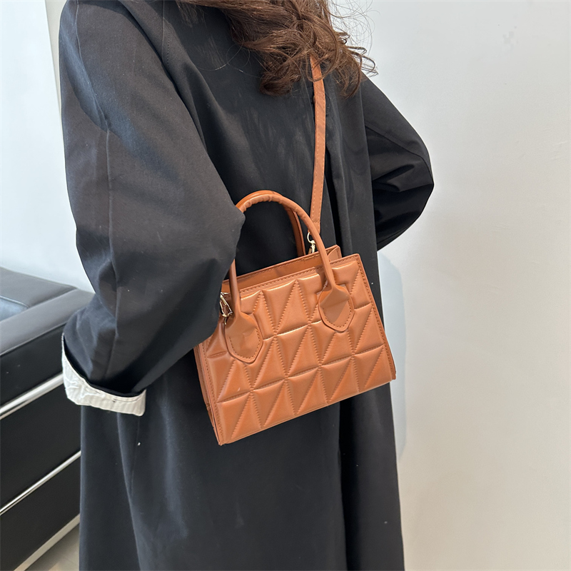 Women's Pu Leather Solid Color Elegant Square Zipper Handbag display picture 4
