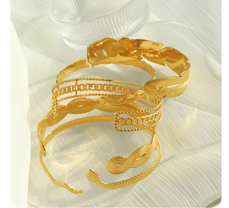 Vintage Style Exaggerated Round Feather Titanium Steel Irregular Hollow Out 18k Gold Plated Bangle display picture 6