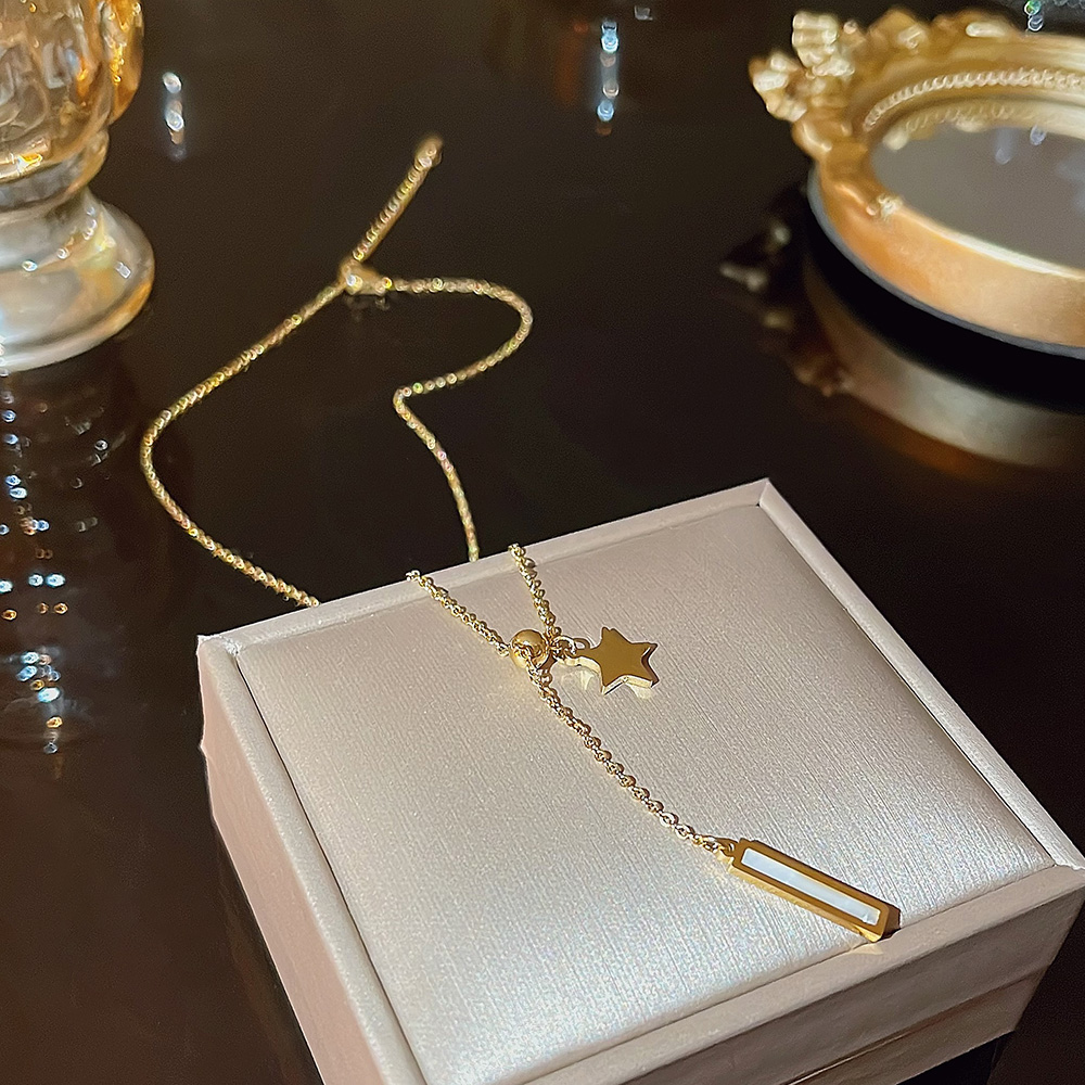 Kupfer Elegant Dame Pentagramm Geometrisch Halskette Mit Anhänger display picture 4
