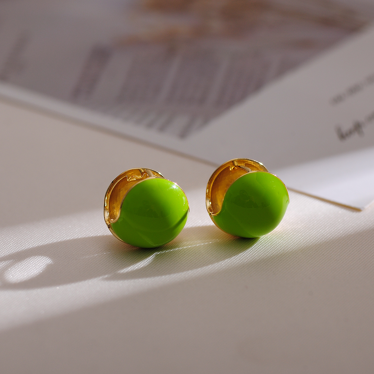 1 Pair Simple Style Geometric Copper Huggie Earrings display picture 4