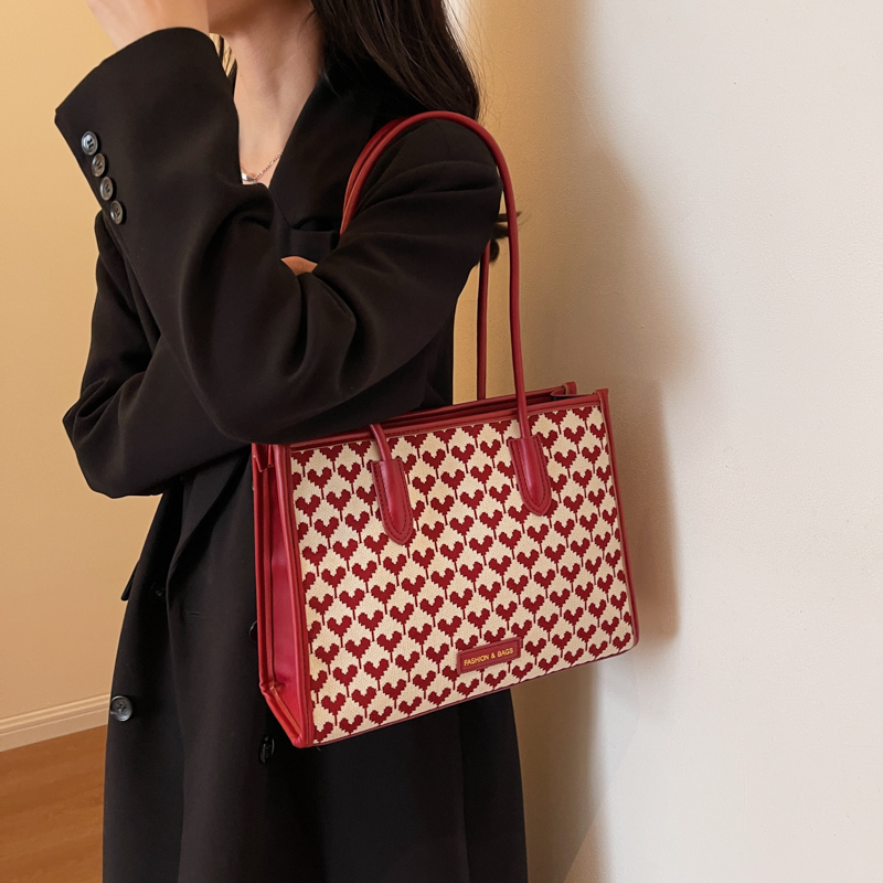 Women's Cloth Houndstooth Heart Shape Cute Sewing Thread Square Zipper Underarm Bag display picture 12