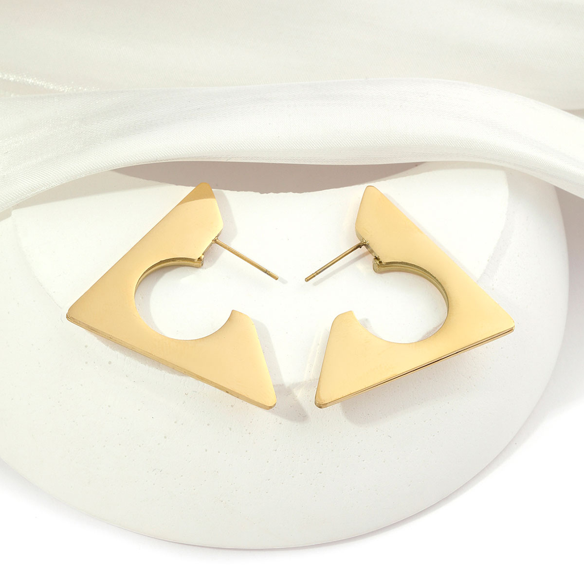 1 Pair Simple Style Triangle Polishing Plating Titanium Steel 18k Gold Plated Ear Studs display picture 6