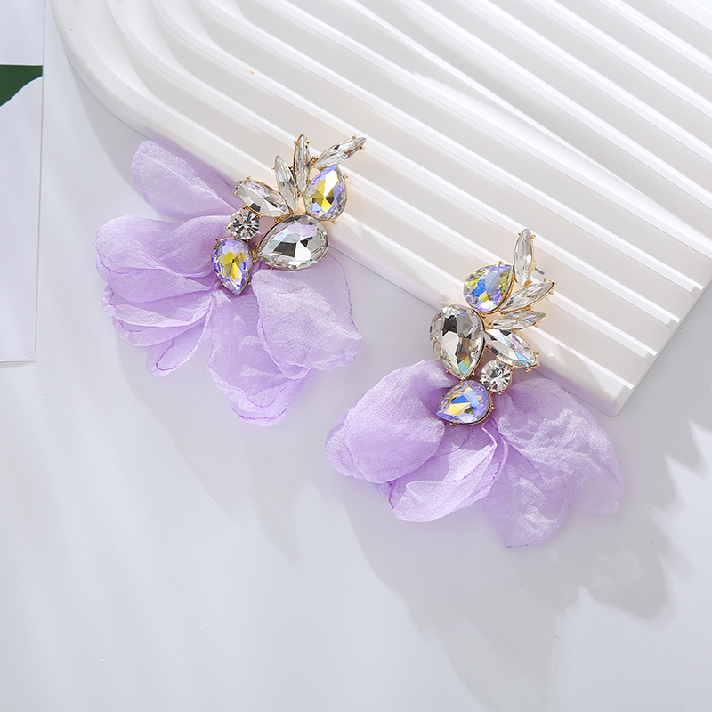 1 Pair Elegant Flower Petal Plating Inlay Alloy Glass Drill Gold Plated Drop Earrings display picture 5